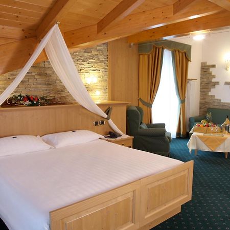 Hotel Gran Vacanze Rooms & Apartments Dimaro Luaran gambar