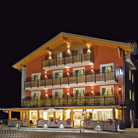 Hotel Gran Vacanze Rooms & Apartments Dimaro Luaran gambar