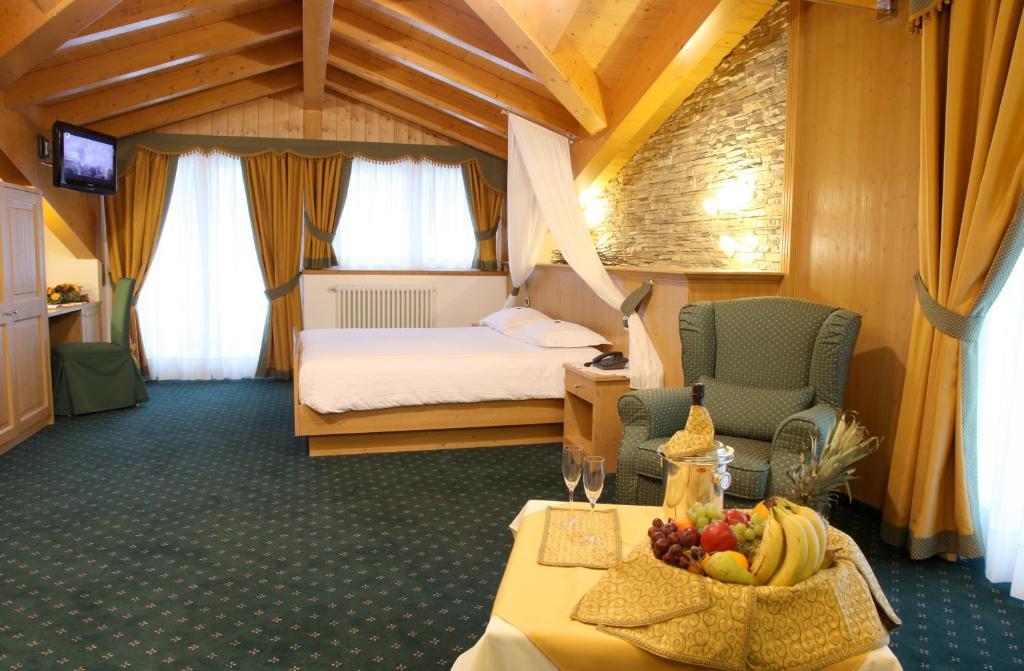 Hotel Gran Vacanze Rooms & Apartments Dimaro Luaran gambar