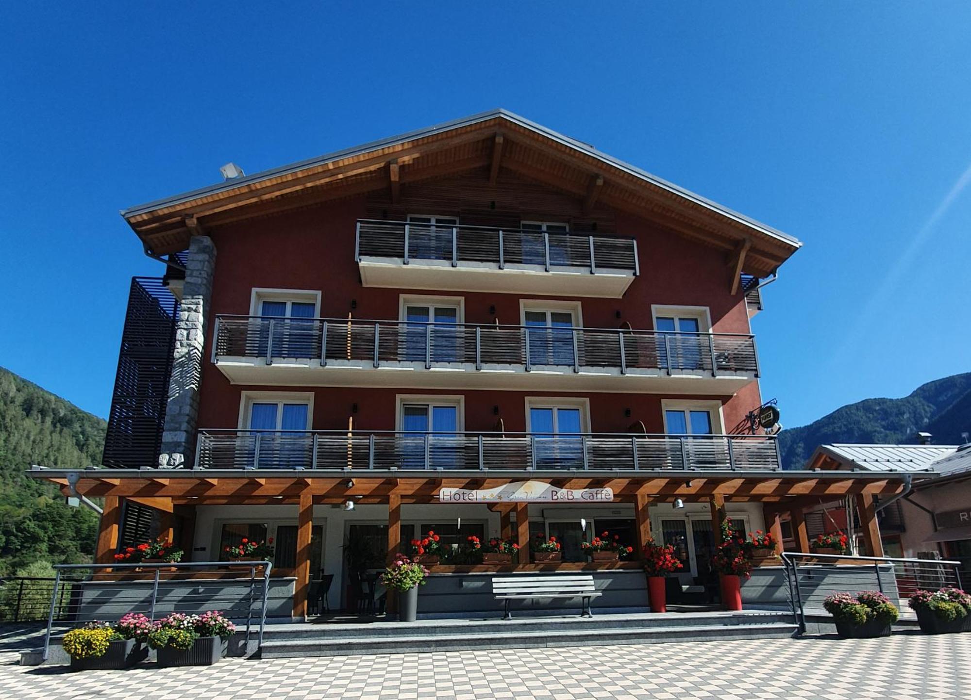 Hotel Gran Vacanze Rooms & Apartments Dimaro Luaran gambar