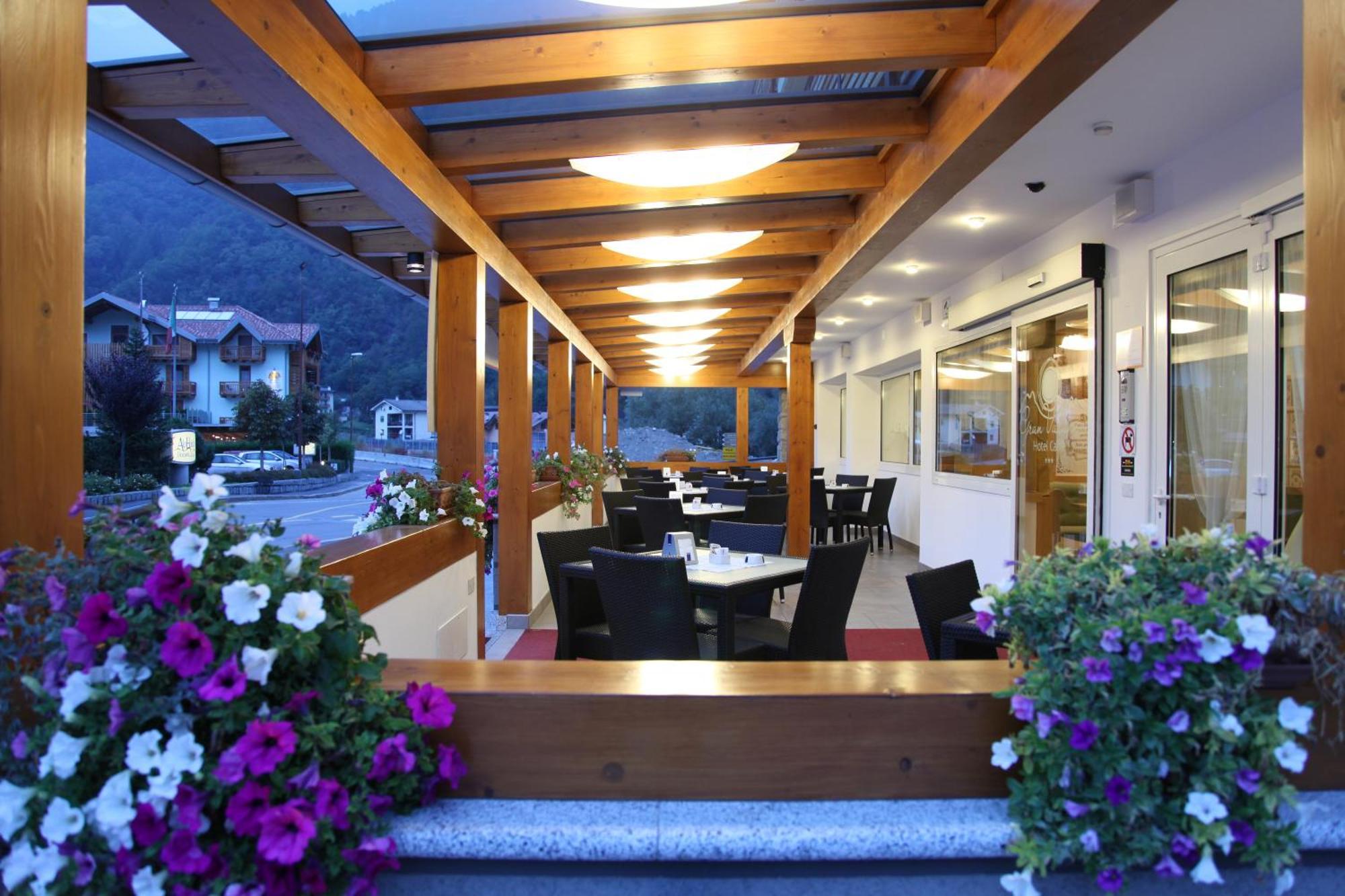 Hotel Gran Vacanze Rooms & Apartments Dimaro Luaran gambar