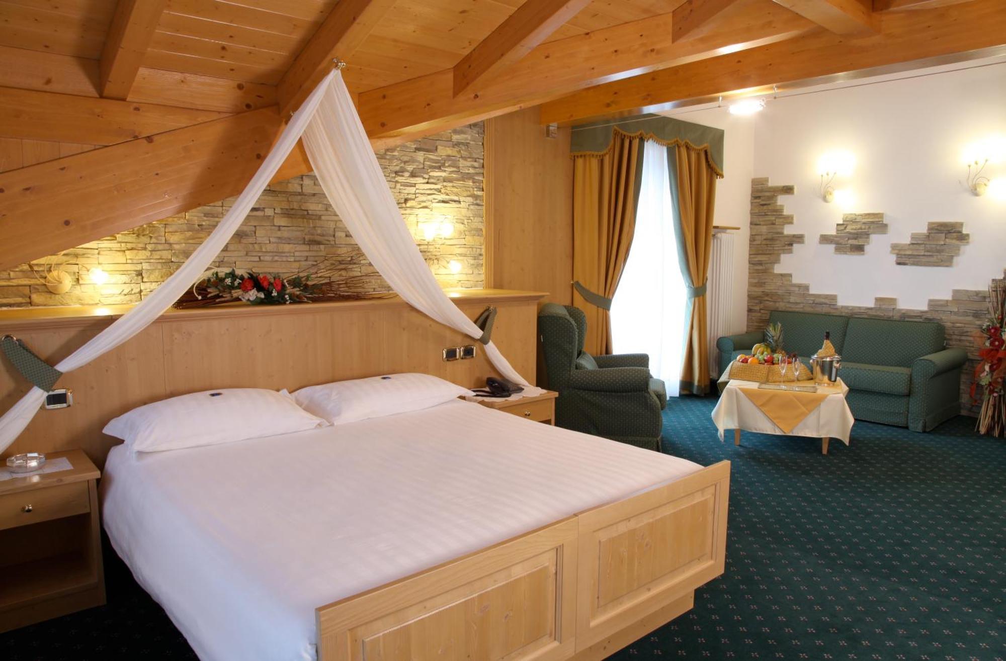 Hotel Gran Vacanze Rooms & Apartments Dimaro Luaran gambar