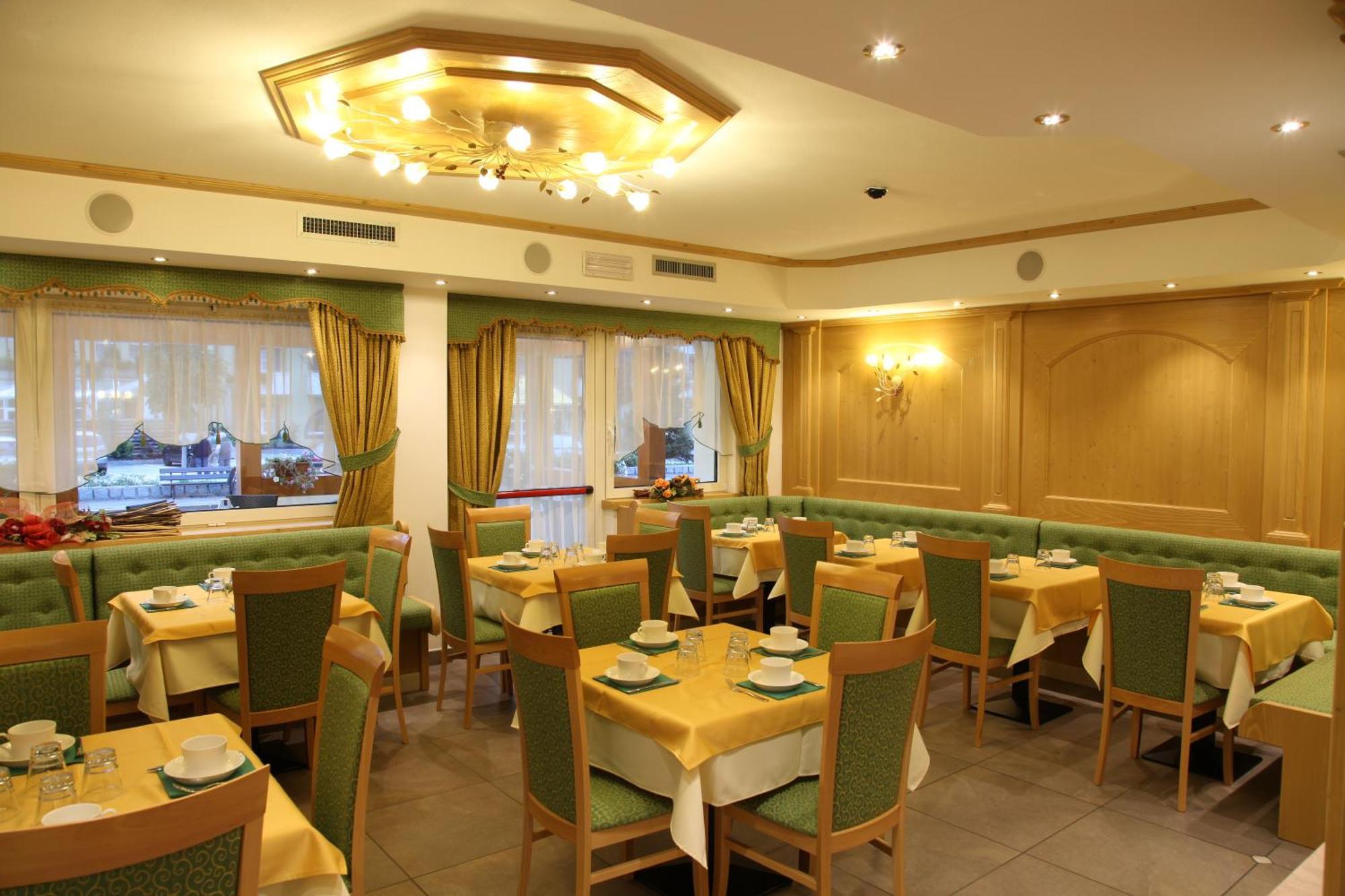 Hotel Gran Vacanze Rooms & Apartments Dimaro Luaran gambar
