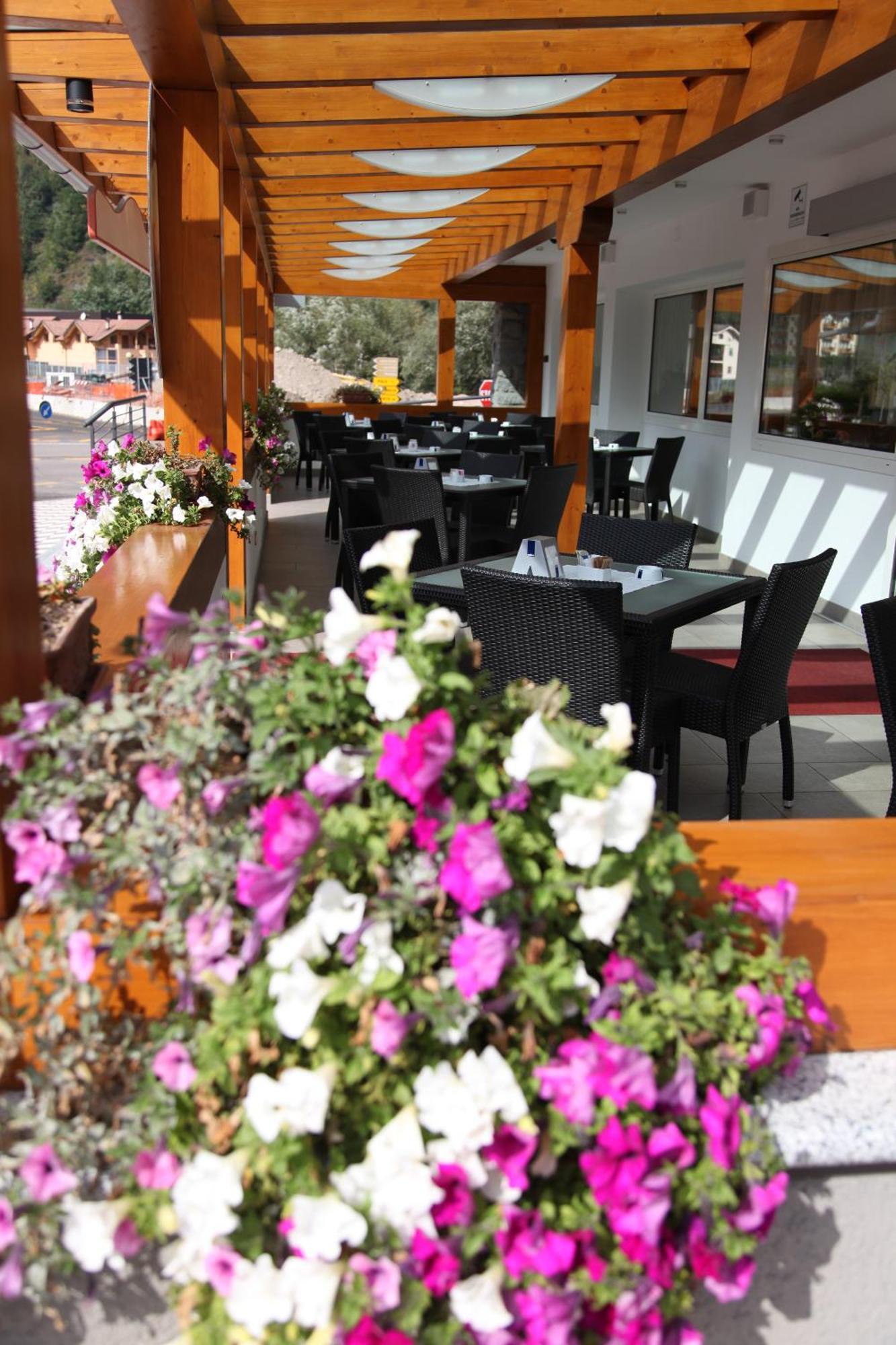 Hotel Gran Vacanze Rooms & Apartments Dimaro Luaran gambar