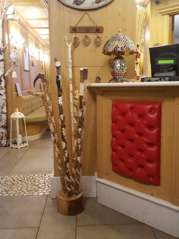 Hotel Gran Vacanze Rooms & Apartments Dimaro Luaran gambar